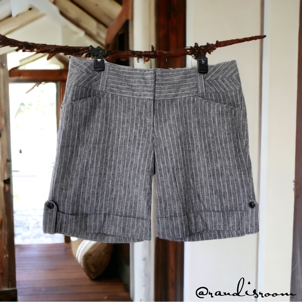 GUC Charlotte Russe Vintage Gray Pin Striped Cuffed Linen Shorts Sz 13 (Juniors)